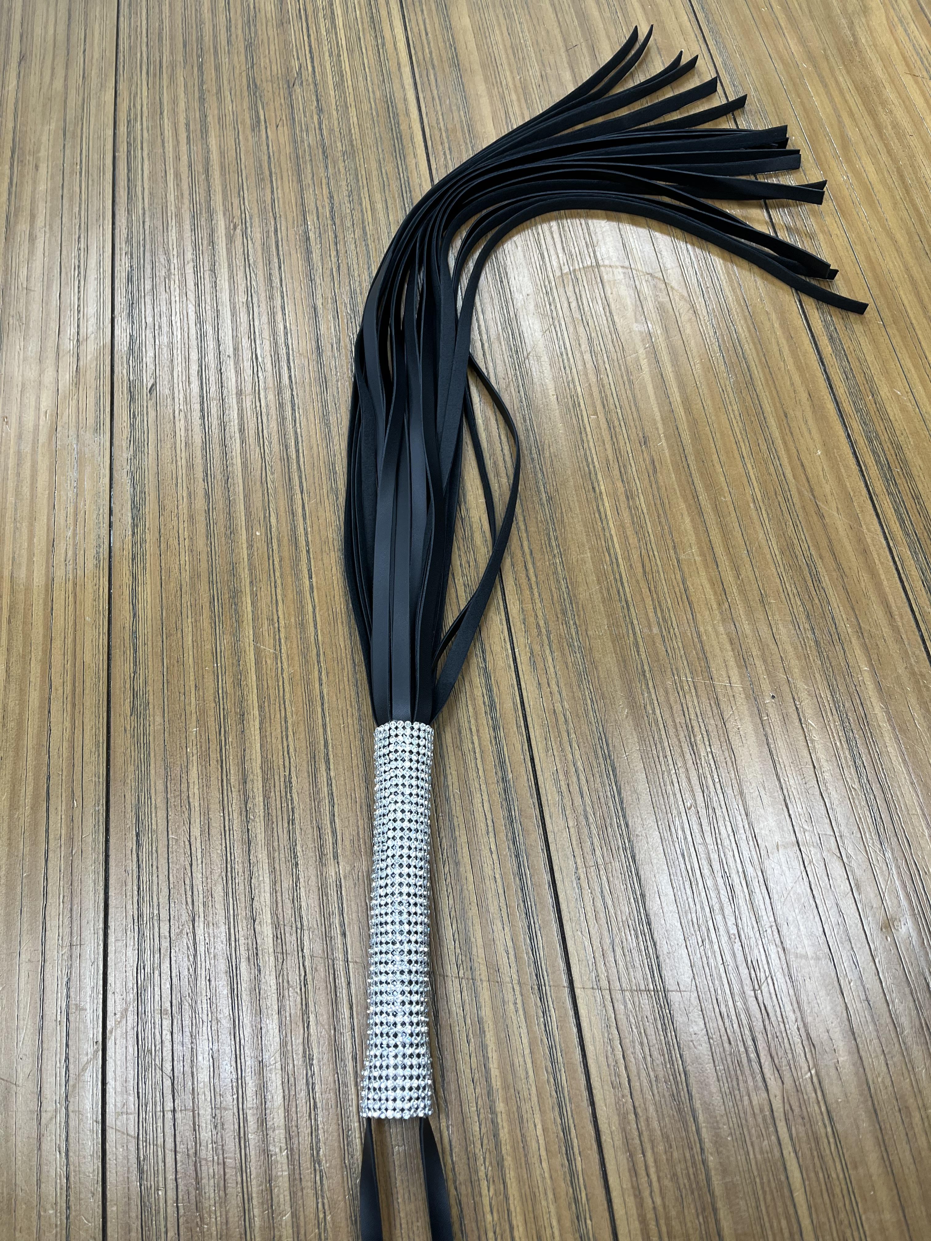 Sportsheets Sex & Mischief Sparkle Flogger frustino vegano