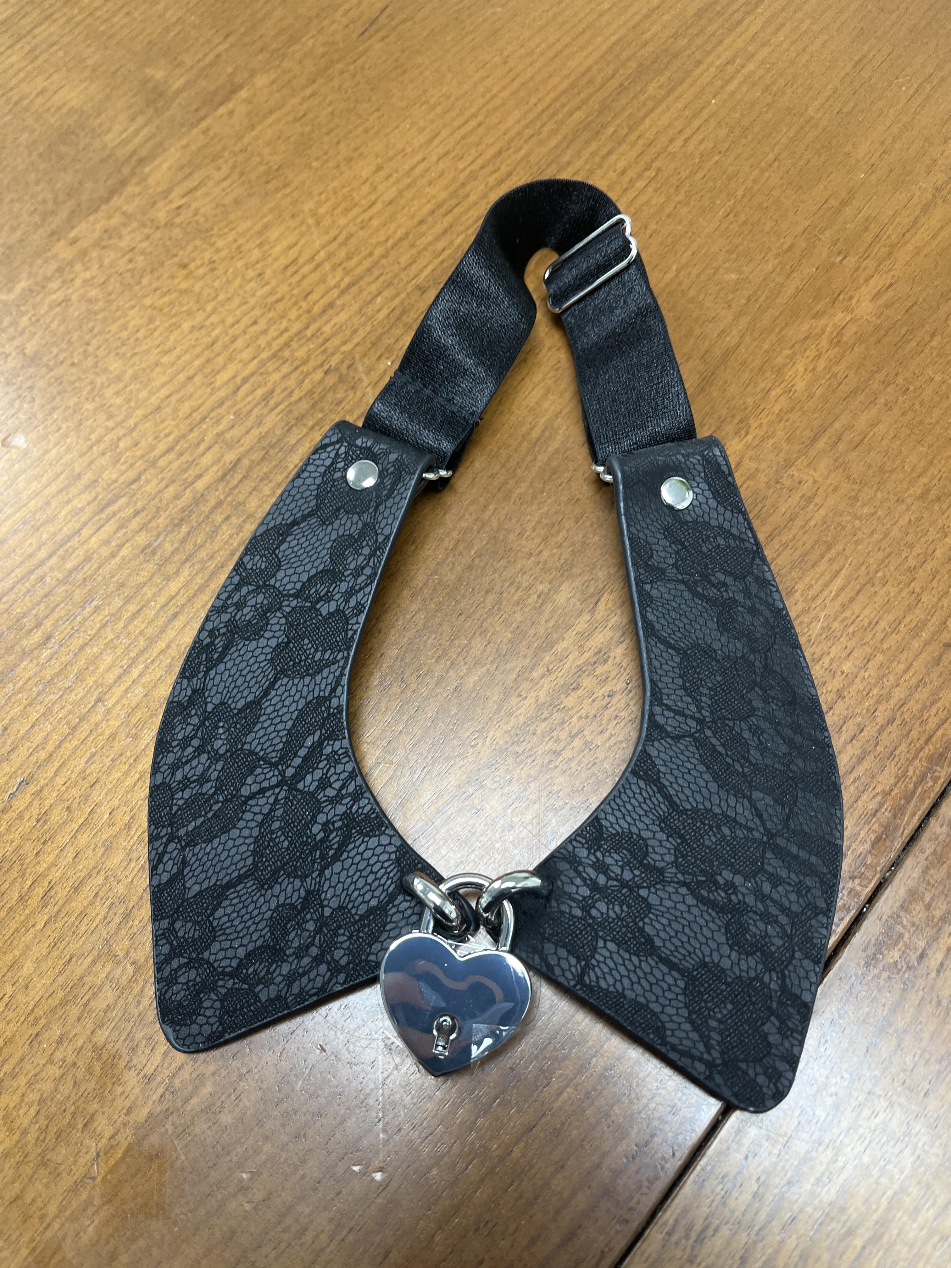 Sex & Mischief Heartbound Lace Day Collar collare pizzo